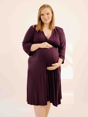 Lila

Lila Labor & Postpartum Gown in Plum